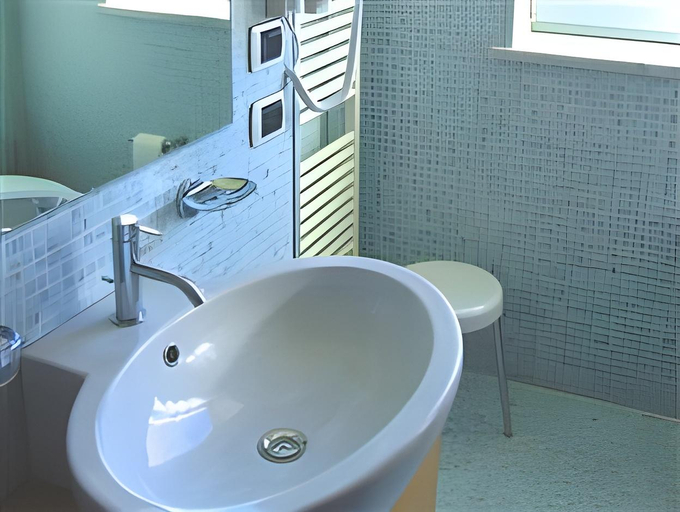 Bathroom 2, Hotel Pacla, Syracuse