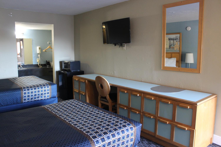 Bedroom 2, Travelodge Near Busch Gardens, Hillsborough