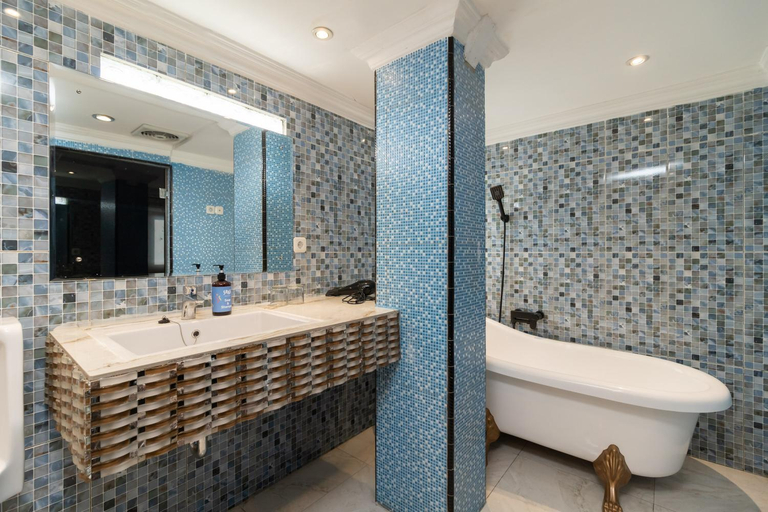 Bathroom 17