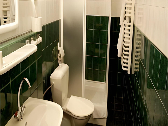 Bathroom 4, Hotel Helios nowy BASEN ! Zakopane, centrum - tylko 300m od Krupowek !, Tatra