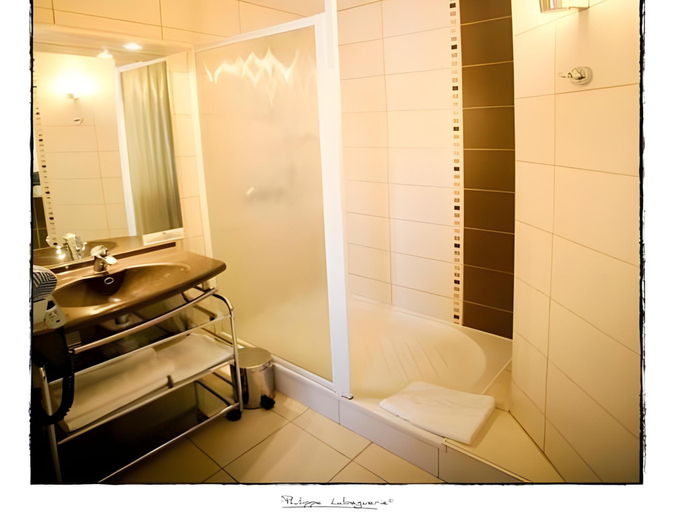 Bathroom 4, Logis Boutique Hotel Novalis, Gironde