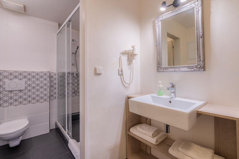 Bathroom 5, EA ApartHotel Melantrich, Praha 1