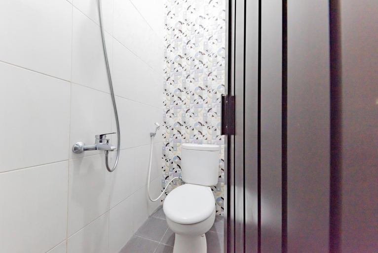 Bathroom 11