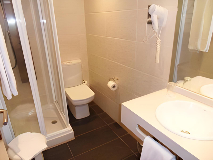 Bathroom 5, Hotel Horitzo by Pierre & Vacances, Girona