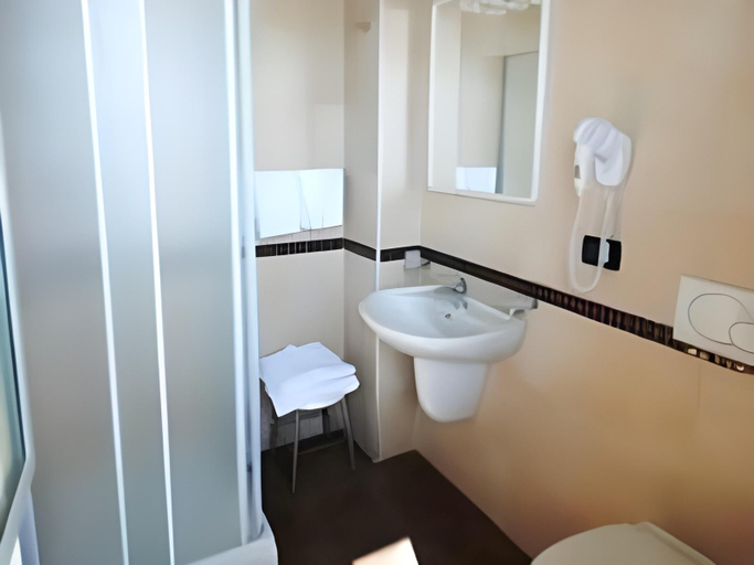 Bathroom 3, Hotel Constellation, Ravenna