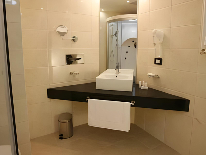 Bathroom 2, Mira Hotel Sakhalin, Anivskiy rayon