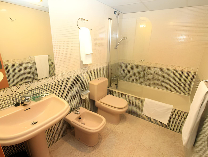 Bathroom 4, El Aguila, Zaragoza