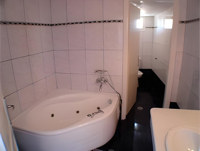 Bathroom, Argo Hotel, South Aegean