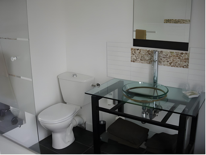 Bathroom 5, Hotel Mona Lisa, Loire-Atlantique