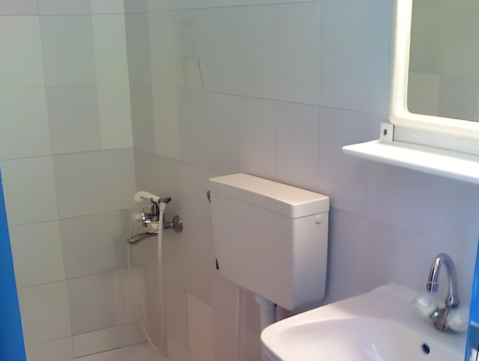 Bathroom 1, Oasis, Central Macedonia