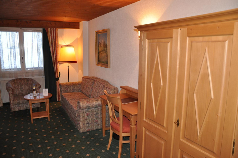 Bedroom 3, Hotel Gletschergarten, Interlaken