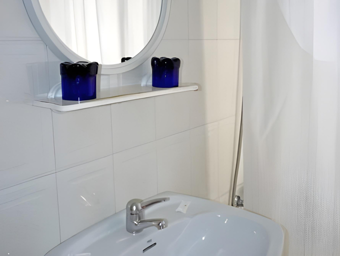 Bathroom 3, Hotel Playa de Meron, Cantabria
