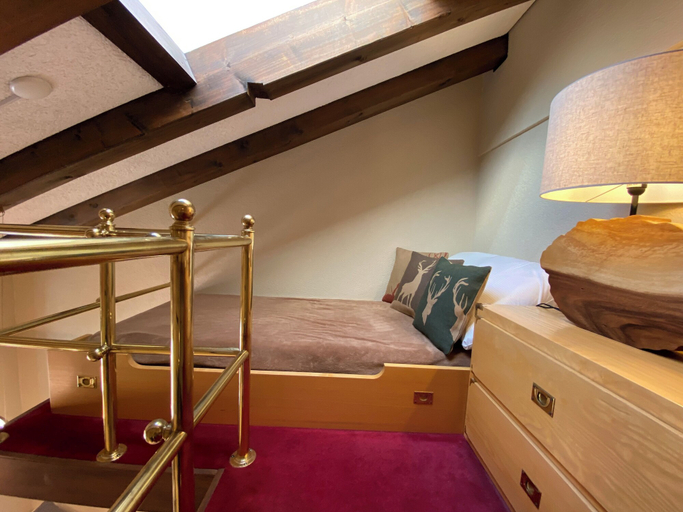 Bedroom 3, Elfi- luxury mountain bijou, Visp