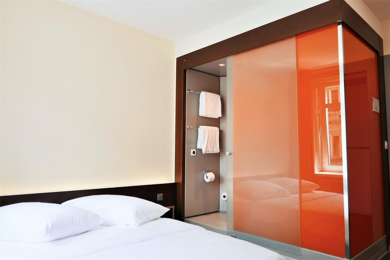 Bedroom 2, Easyhotel Zurich City Centre, Zürich
