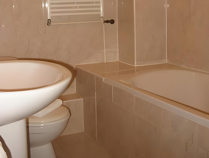 Bathroom 4, Logis Hotel L'Arche de Noe, Haute-Garonne