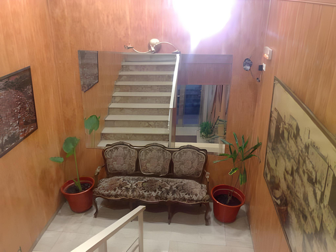 Others 2, Hostal Al-Qazeres, Cáceres