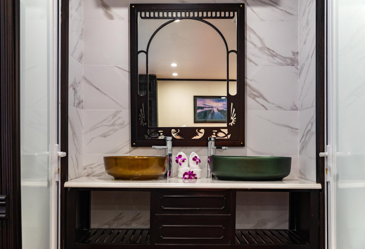 Bathroom 5, Aspira  Cruise, Hạ Long