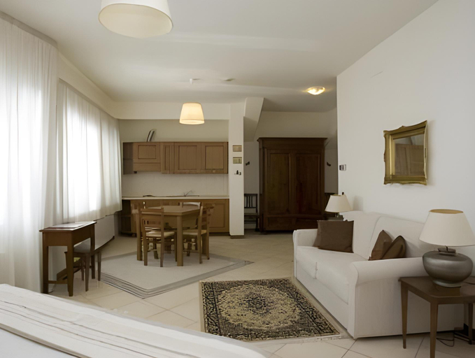 Others 5, Residence Montefiore, Pistoia
