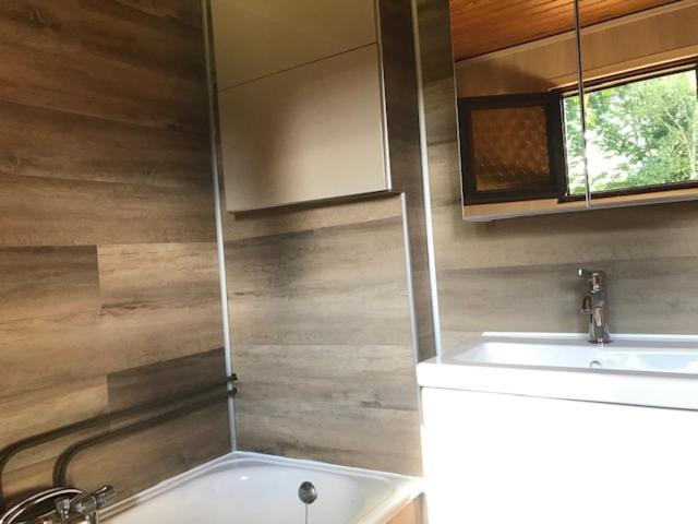 Bathroom 2, Chalet 182 La Boverie Rendeux - La Roche, Luxembourg