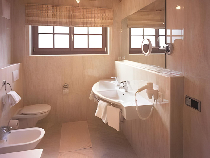 Bathroom 5, Zum Hirschen, Zell am See