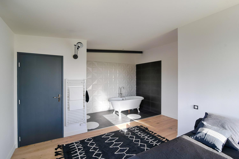 Bedroom 2, L'esprit TK, Ain