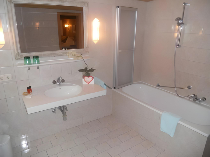 Bathroom 2, Gasthof Hirschen, Innsbruck Land
