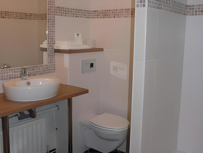 Bathroom 4, Epi d'Or, Charente