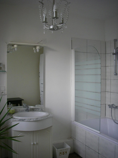 Bathroom 3, Chambre d'hotes La Maison du Neuilly, Finistère