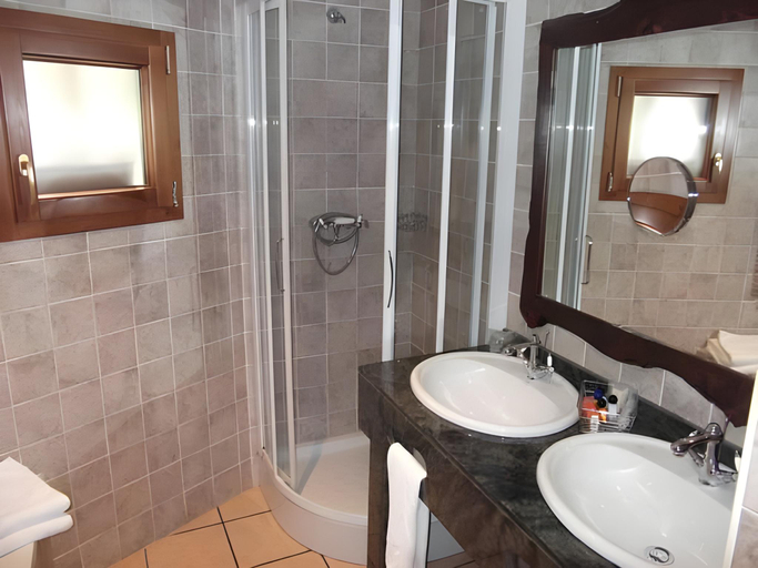 Bathroom 3, Hotel Parador de Canolich - Only Adults, Lleida