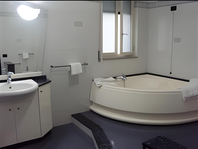 Bathroom 3, B&B Brezza Marina, Ragusa