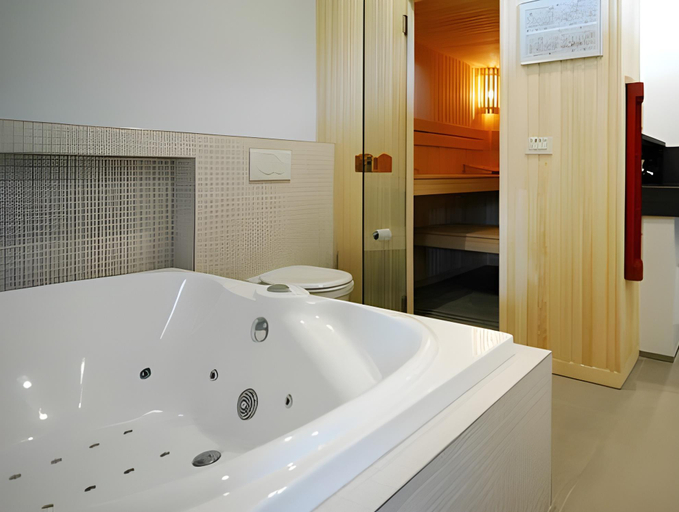 Bathroom 2, Mont-des-Pins, Luxembourg