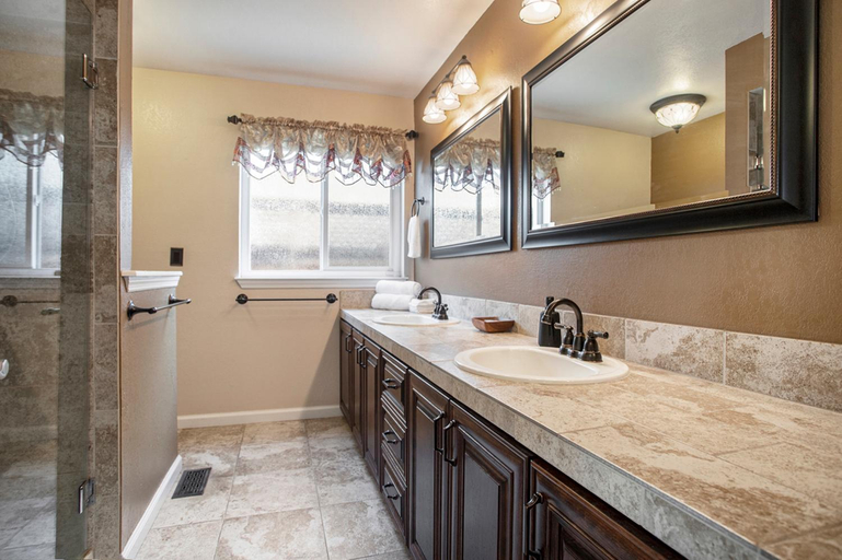 Bathroom 4, Bellanca, Contra Costa