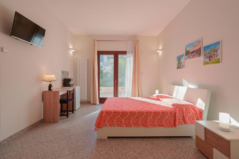 Others 4, Le tre zie B&B, Taranto