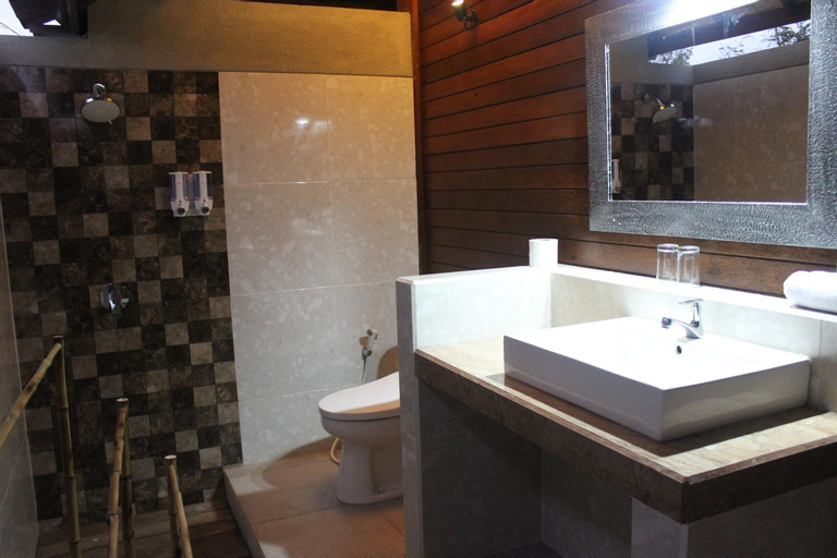 Bathroom 13