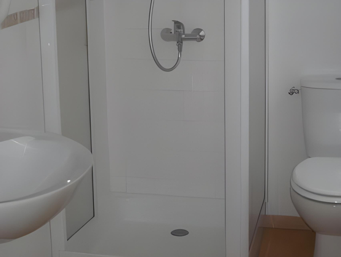 Bathroom 3, Logis Hotel-restaurant Les Coudercous, Aveyron