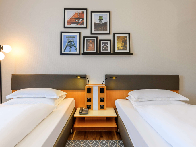 Bedroom 25