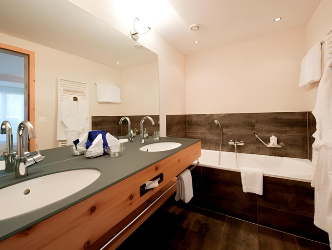 Bathroom 4, Adula, Imboden