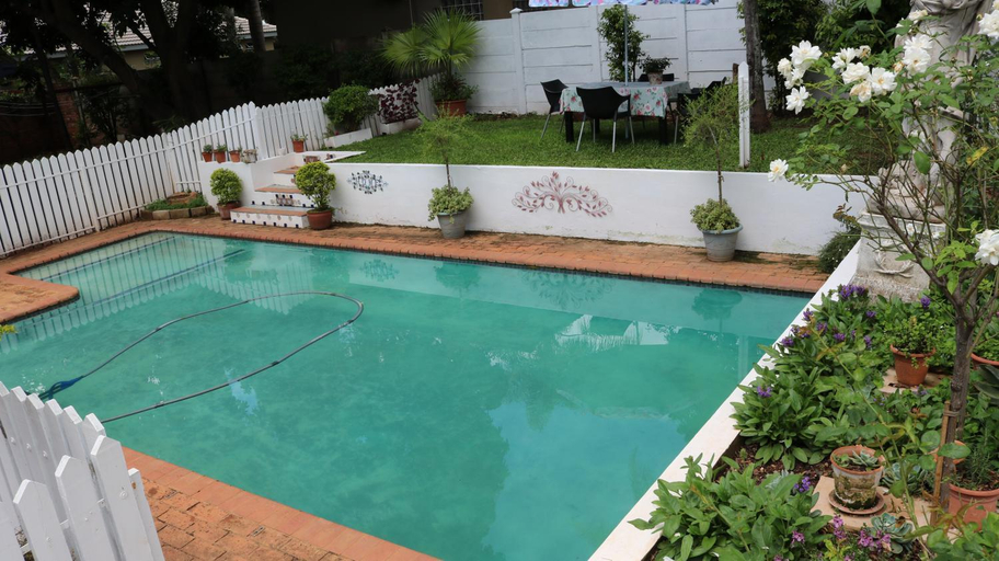 Others 3, Mia's, Mopani