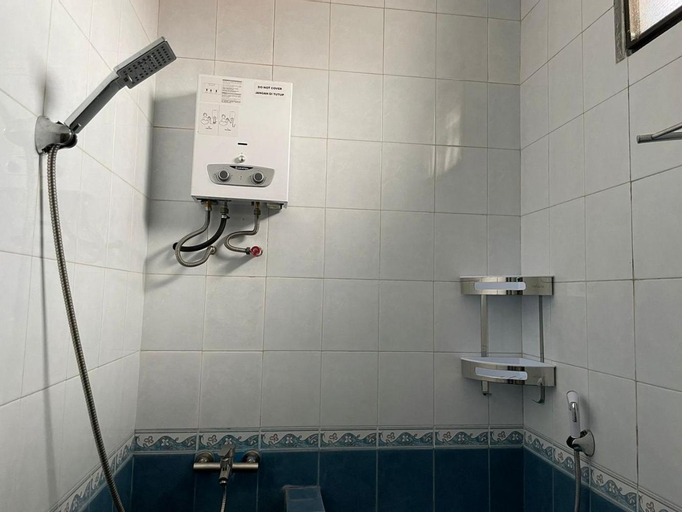 Bathroom 12