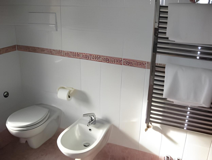 Bathroom 3, Residence Bellavista, Brescia