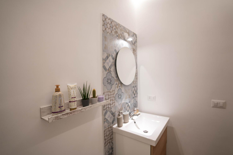 Bathroom 2, IMMA APULIA APARTMENTS, Bari