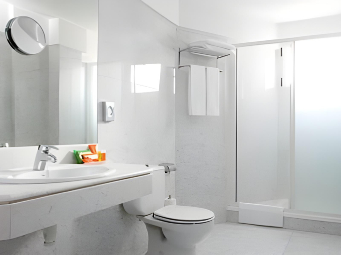 Bathroom 3, Hotel Delta Tudela, Navarra