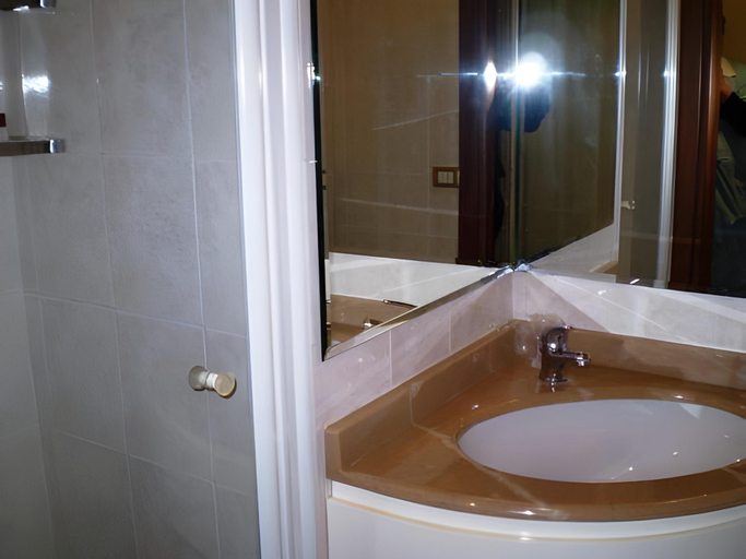 Bathroom 4, Hotel Piero della Francesca, Arezzo