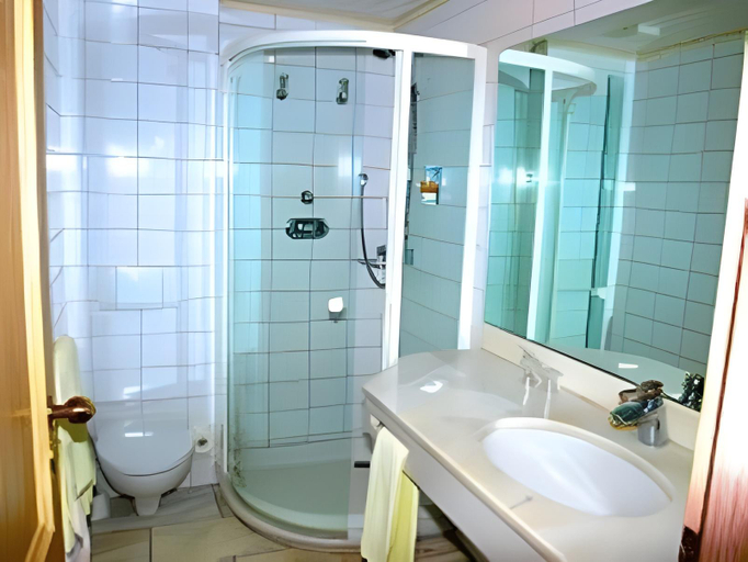 Bathroom 3, Hotel Poker, Emsland