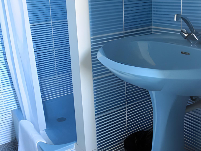 Bathroom 4, Hotel Le Vauban, Manche