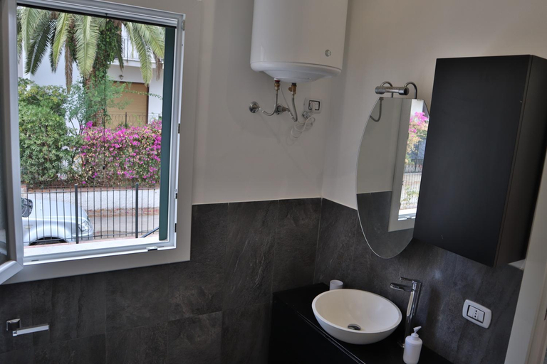 Bathroom 3, Fiore di Loto Rooms, Palermo