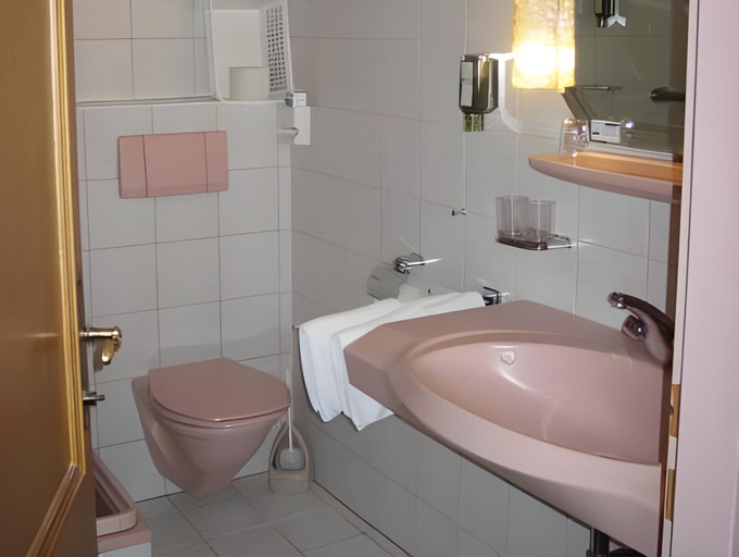 Bathroom 4, Hotel Volserhof - Bergbahn im Sommer 2026 inklusive, Sankt Johann im Pongau