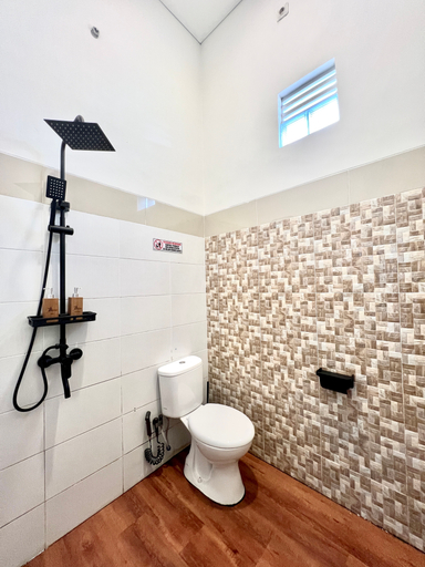 Bathroom 4, The Alana Villas, Sleman