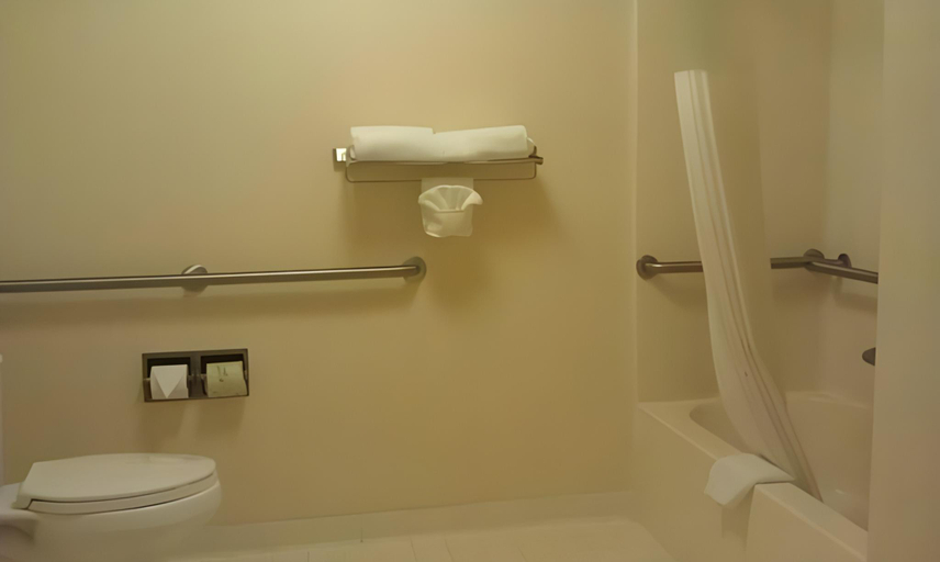 Bathroom 4, Quality Inn Henderson I-85, Vance