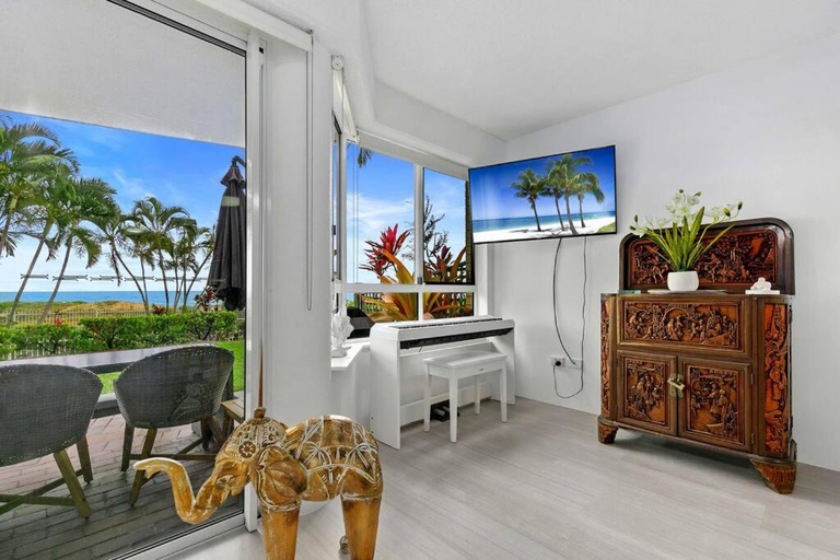 Luxury Beach Front Apartment, Hervey Bay - Pt A